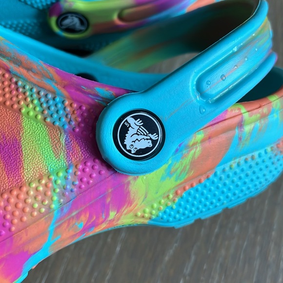 CROCS Multicolor Tie-Dye kids size big kid 5 - Picture 5 of 10